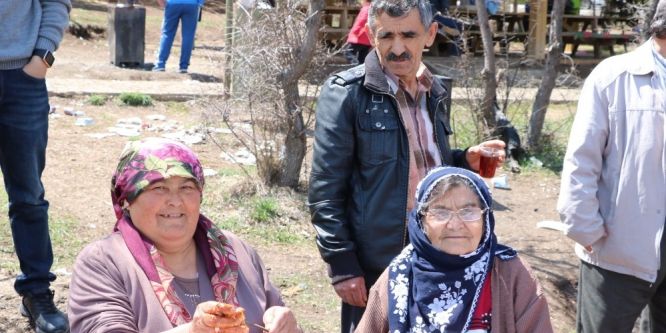 Oyunu kullanan vatandaşlar piknik alanlarına akın etti