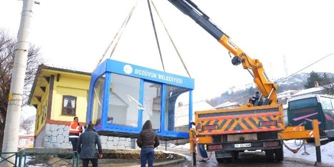 Çarşı mahalleye klimalı durak yerleştirildi