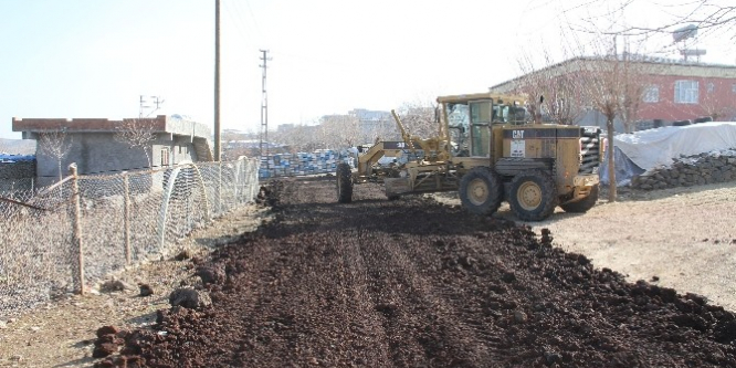 Bağlar’ın Sarıdalı Mahallesi’nde yol çalışması devam ediyor