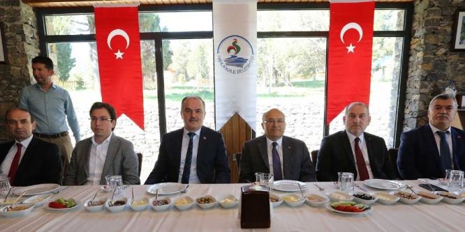 Başkan Gürlesin muhtarlarla buluştu