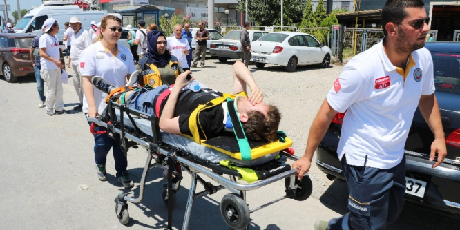 Adalet yürüyüşündeki gence midibüs çarptı