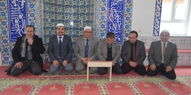 Eller semaya şehitler için açıldı