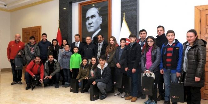 Sivas Sportif Havacılık Kulübü üyeleri Vali Çelik’i ziyaret etti