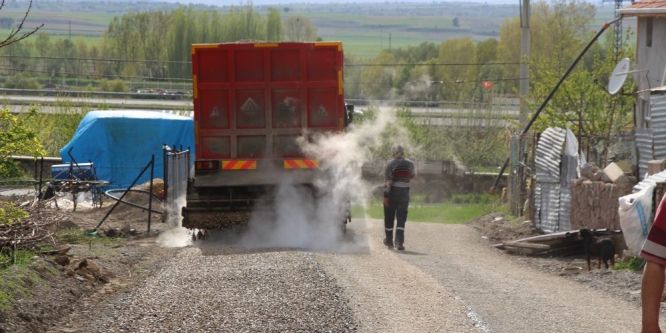 Kırsal mahallelerde soğuk asfalt çalışması