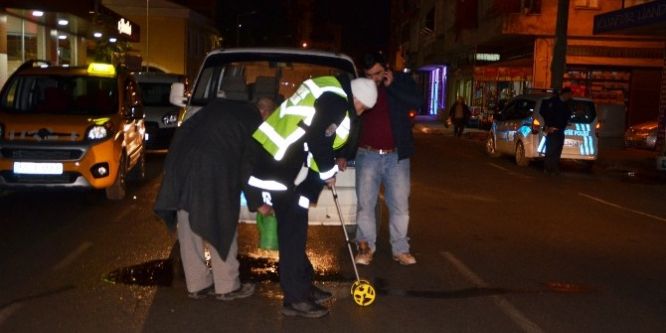 Minibüs yayaya çarptı: 1 yaralı