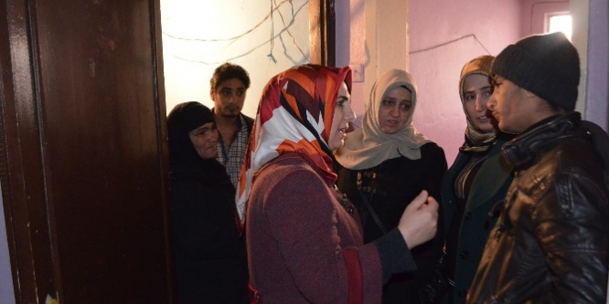 AK Parti'li kadınlardan Suriyelilere yardım