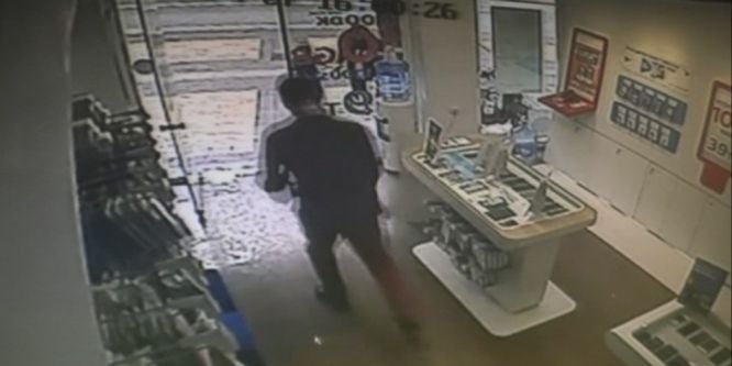Dolandırıcı kaçtı mağaza müdürü kovaladı