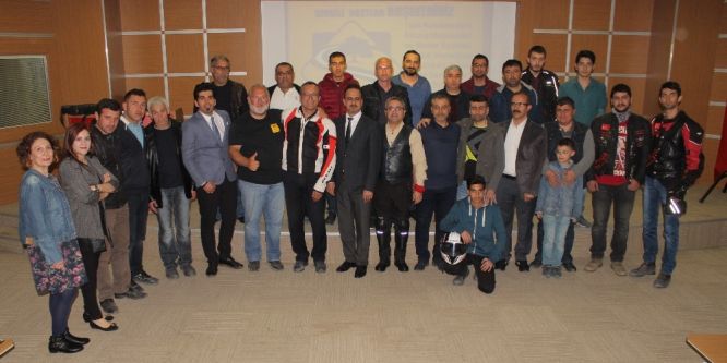 Motosiklette güvenilir sürüş teknikleri anlatıldı