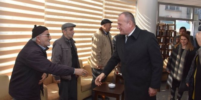 Başkan Keleşten yaşlılar evine ziyaret