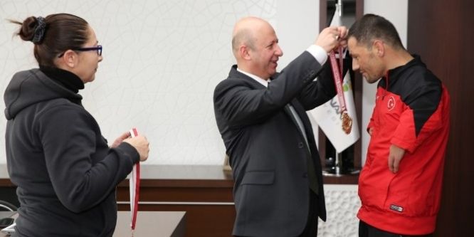 ''Başarı yolunda engel yoktur''