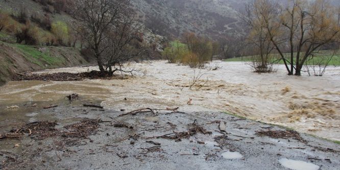 Şemdinli’yi sel aldı