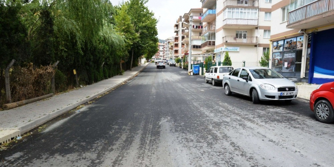 Bozüyük’te asfaltlama çalışmaları sürüyor
