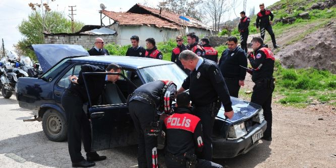 Dur ihtarına uymayan otomobil terk edilmiş halde bulundu