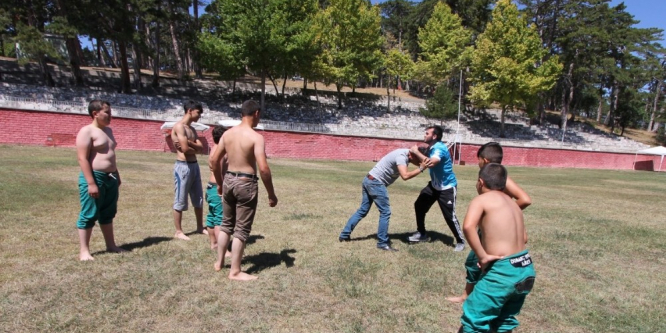 Kütahya’dan başpehlivan çıkarmak için gönüllü çalışıyorlar