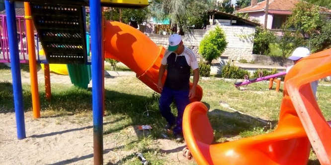 Vezirhan’da bütün çocuk parkları elden geçirildi