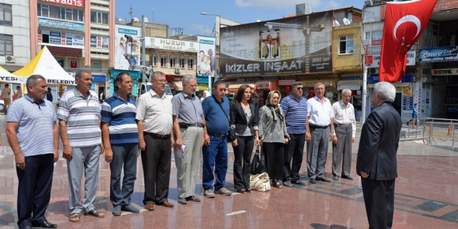 Kilis’te ADD ile CHP alternatif çelenk sundu