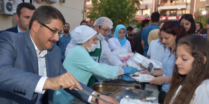 Mimar Sinan Mahallesi sakinleri iftarda buluştu