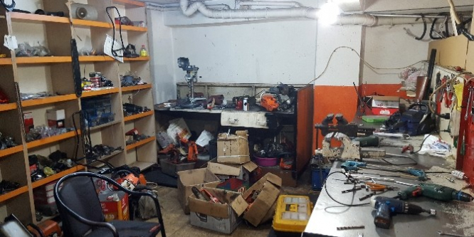 Silah tacirlerine eş zamanlı baskın yapıldı