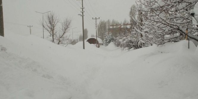 257 köy yolu ulaşıma kapandı