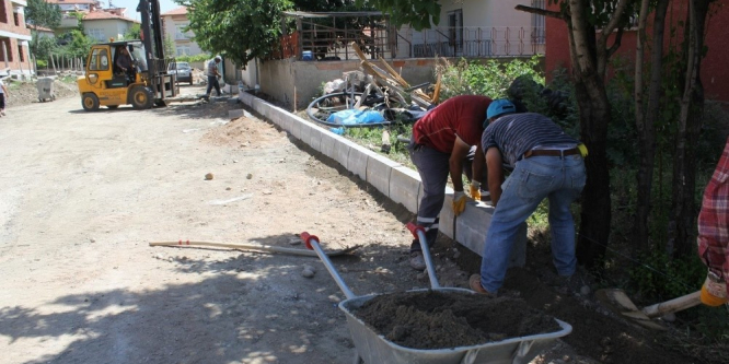 Belediyeden kilitli parke ve blordür çalışması