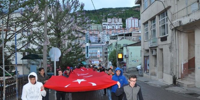 Artvinli gençlerden şehitlere vefa yürüyüşü