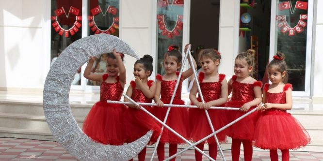 Minik çocukların 23 Nisan coşkusu