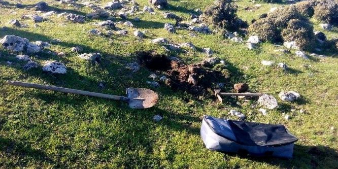 Kaçak kazı yapan 3 kişi yakayı ele verdi