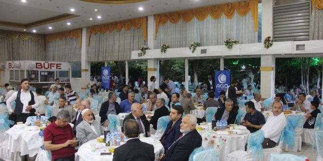 Gençler iftarda buluştu