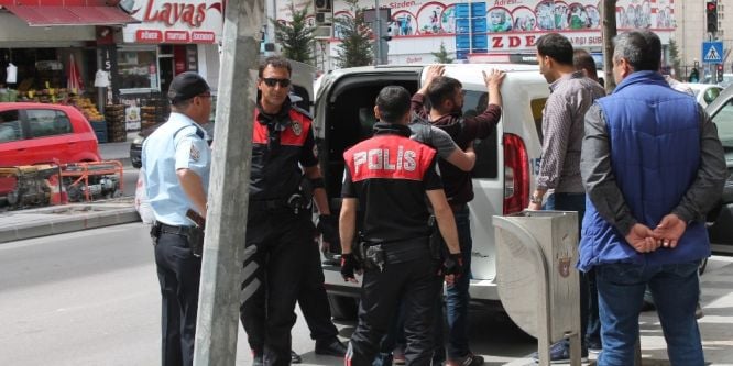 Polislerden huzurlu sokaklar uygulaması