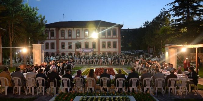 Bilecik Belediyesi'nden il protokolüne iftar yemeği