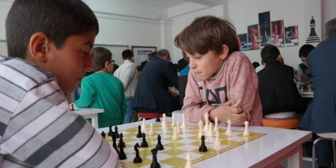 Bingöl’de satranç salonu açıldı