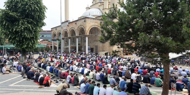 Düzce’de camiler doldu taştı