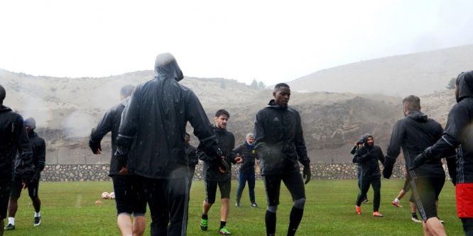 Evkur Yeni Malatyaspor yağmur altında çalıştı