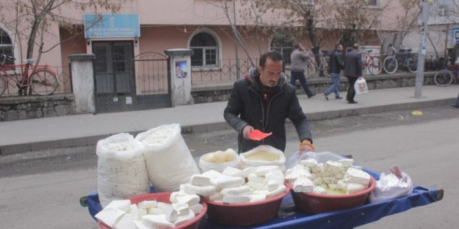 Ağrı’da 25 yıldır peynircilik yapıyor