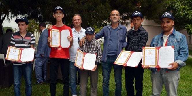 Beş engelli genç asker olup terhis oldu