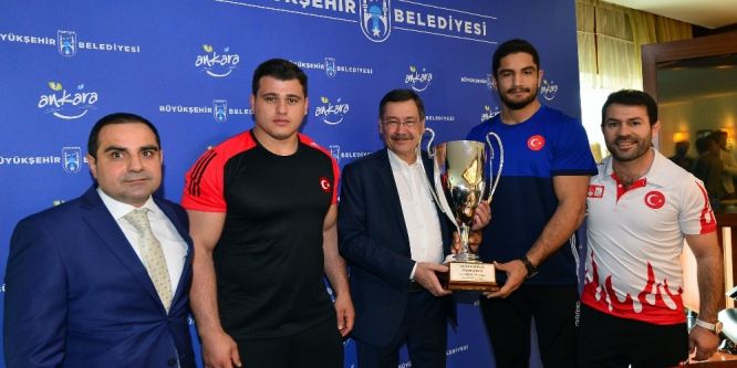 Gökçek, Avrupa Şampiyonu Akgül ve Kayaalp’i kabul etti