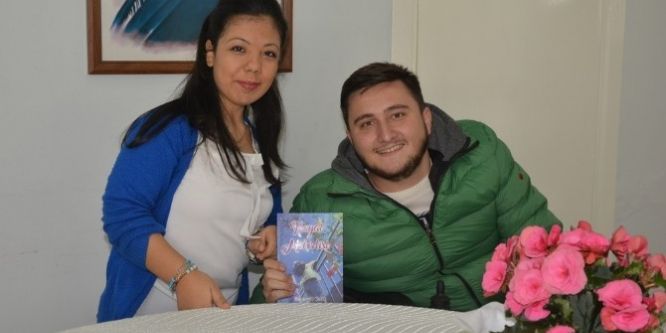 Bedensel engelli lise öğrencisi ilk kitabını çıkardı