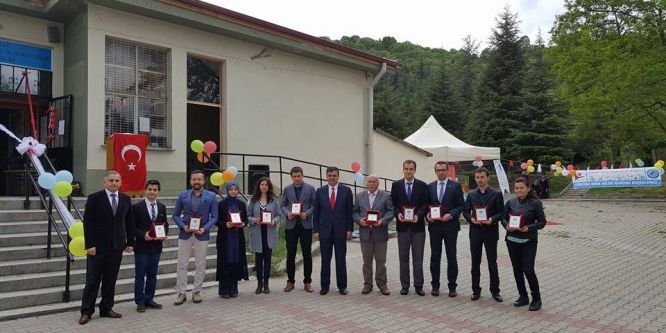 Başkan Yalçın TÜBİTAK 4006 Bilim Fuarına katıldı