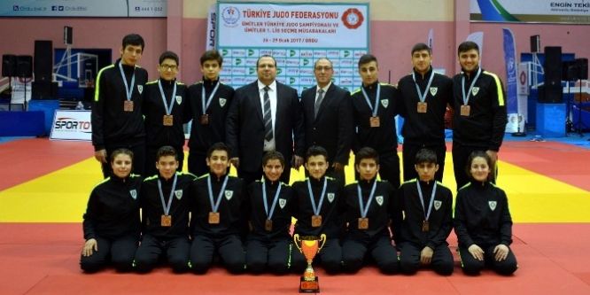 Büyükşehirli judoculardan büyük başarı