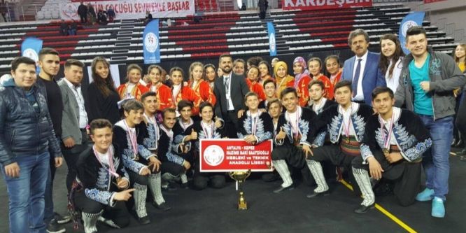 Genç efelerden örnek hareket!