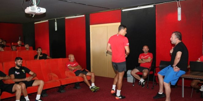 Sergen Yalçın analiz toplantısı yaptı