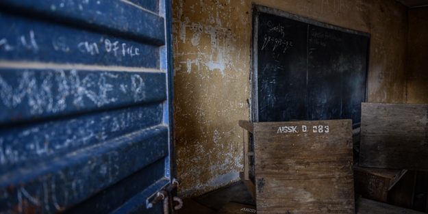 Ebola salgınının hayalete çevirdiği okullar...