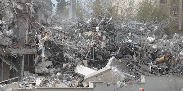 'Yağmur yağınca yığınların arasından kanlar aktı'