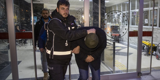 Ebrar Sitesi'nin müteahhitlerinden biri tutuklandı