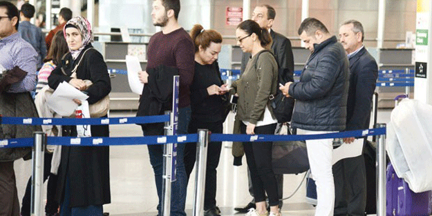 Ebru Gündeş bu kez tarifeli uçakta