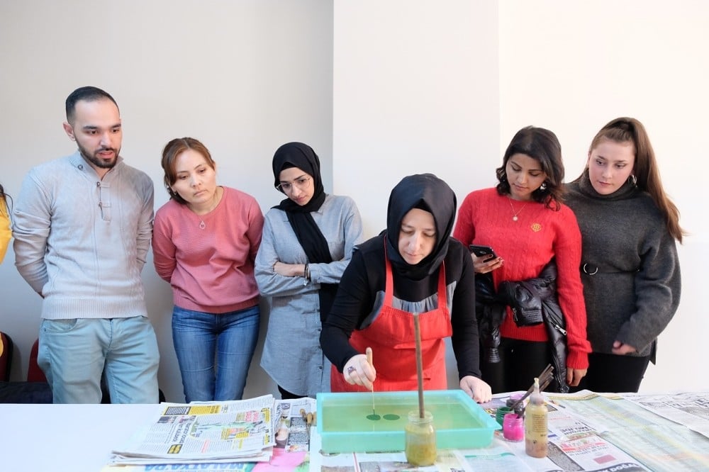 Ebru sanatı kültürleri buluşturdu 