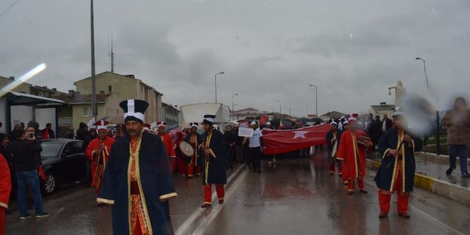 Sinop’ta yağmur altında ''EVET'' yürüyüşü