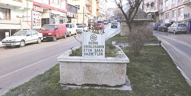 Ecdad mezarı yol ortasında kaldı!