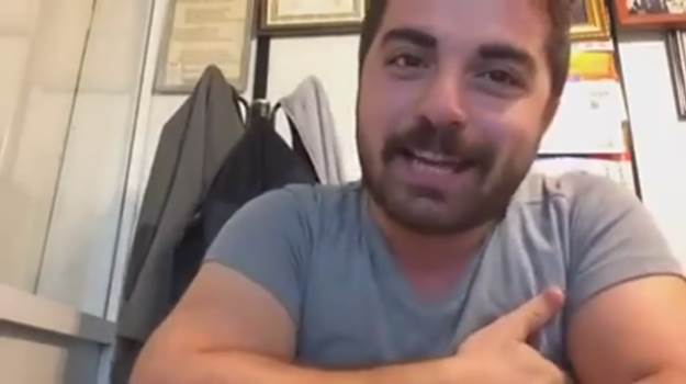 Ecdadımızla dalga geçen o kıza Osmanlı şamarı!