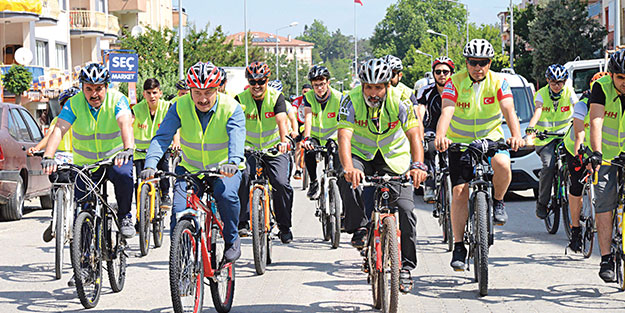 Ecdadın göç yolunda pedal çeviriyorlar